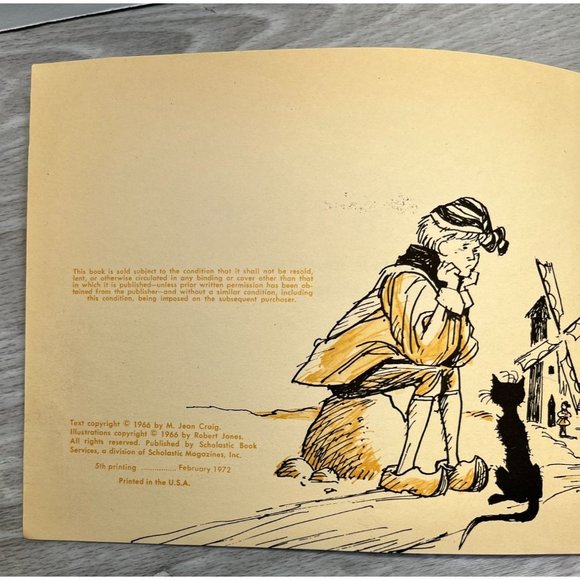 Puss In Boots by M Jean Craig Illustrated Robert Jones Scholastic Books 1972 - Picture 5 of 9